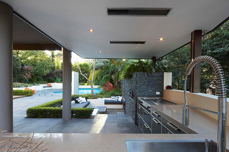 Large Backyard Modern House Design With Outdoor Living Large Backyard Modern House Design With Outdoor Living