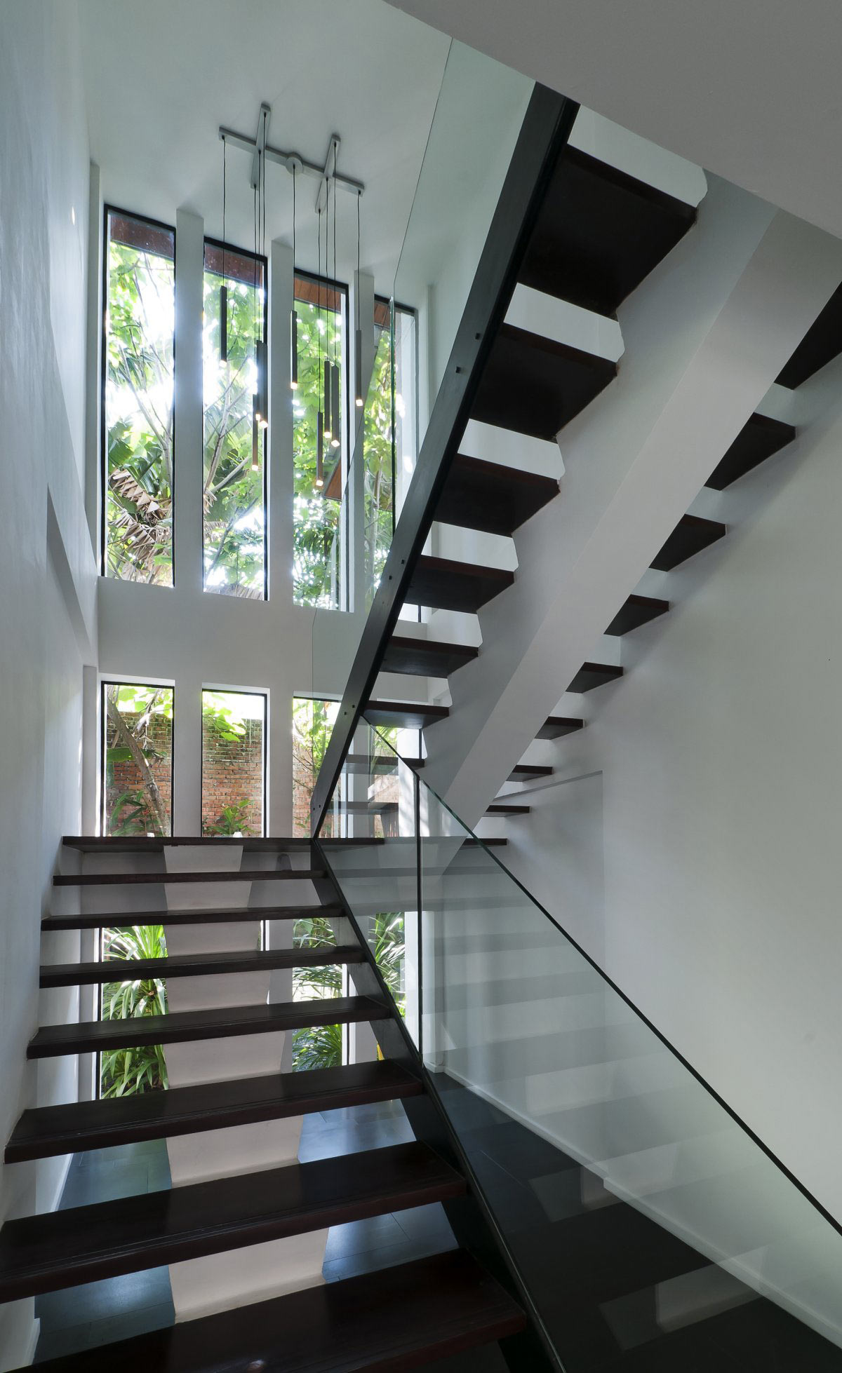 21 Beautiful Modern Glass Staircase Design