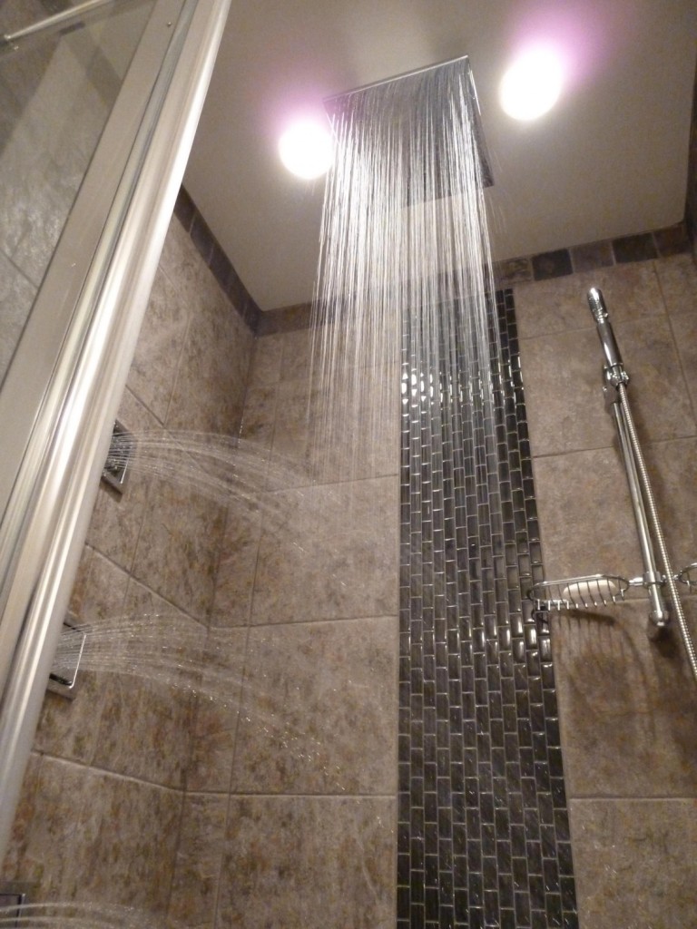 15 Beautiful Bathrooms With Rain Shower 