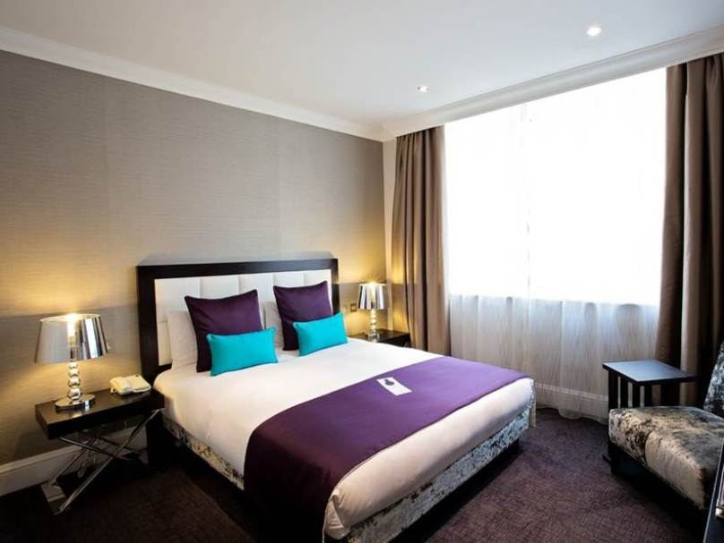 20 Amazing Hotel Style Bedroom Design Ideas