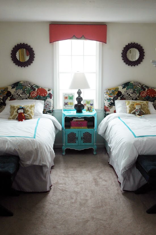 Creative Guest Bedroom Twin Bed Ideas with Modern Garage