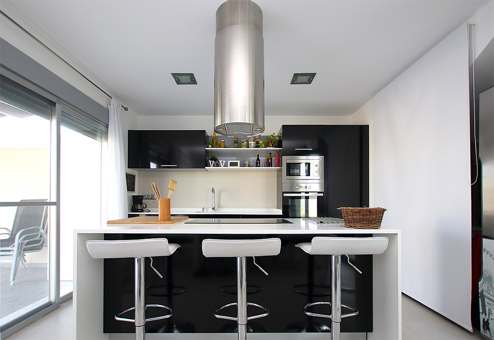 Mid Sized Modern Kitchen Mid Sized Modern Kitchen