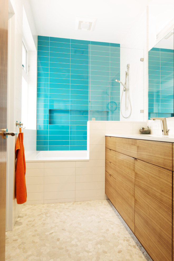 Modern Bathroom Design With Blue Tile Modern Bathroom Design With Blue Tile