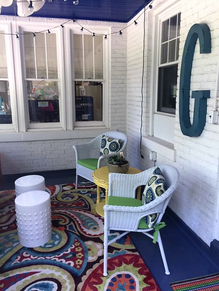 Shabby-Chic Style Backyard Porch Design Shabby-Chic Style Backyard Porch Design