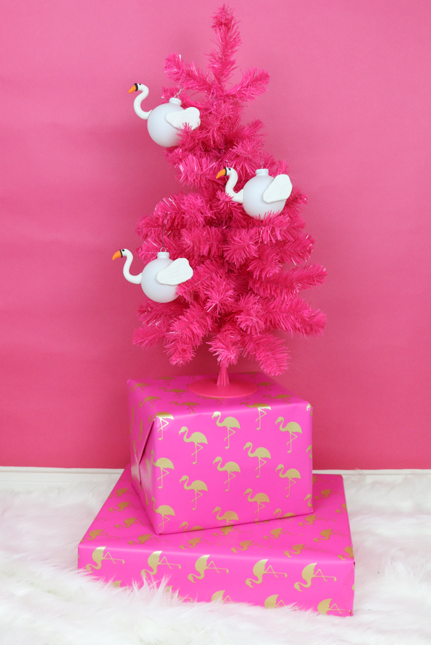 DIY Flamingo and Swan Pool Float Ornaments DIY Flamingo and Swan Pool Float Ornaments