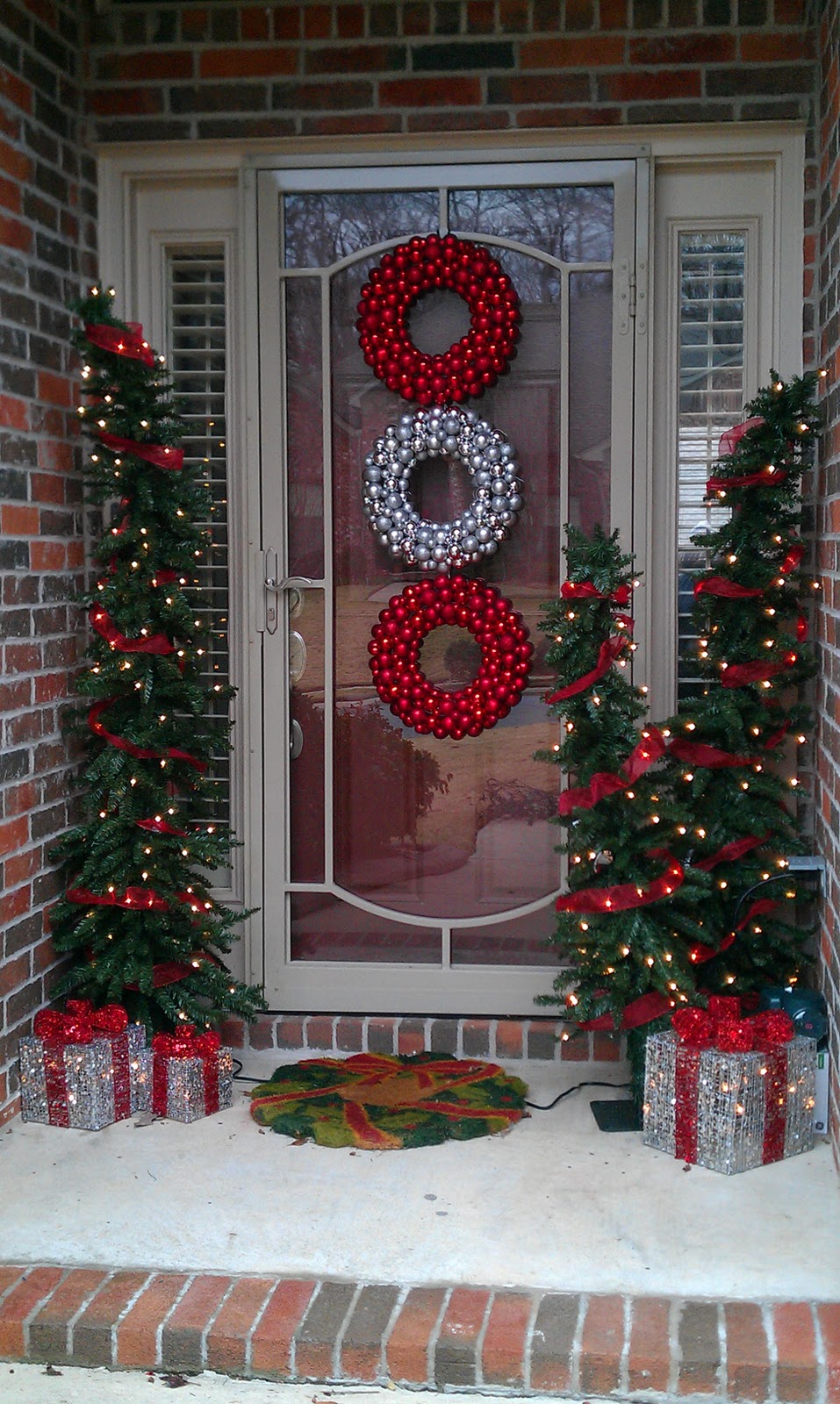 christmas door decorating ideas christmas porch decorating idea - Cheap Outside Christmas Decorations christmas door decorating ideas christmas porch decorating idea - Cheap Outside Christmas Decorations