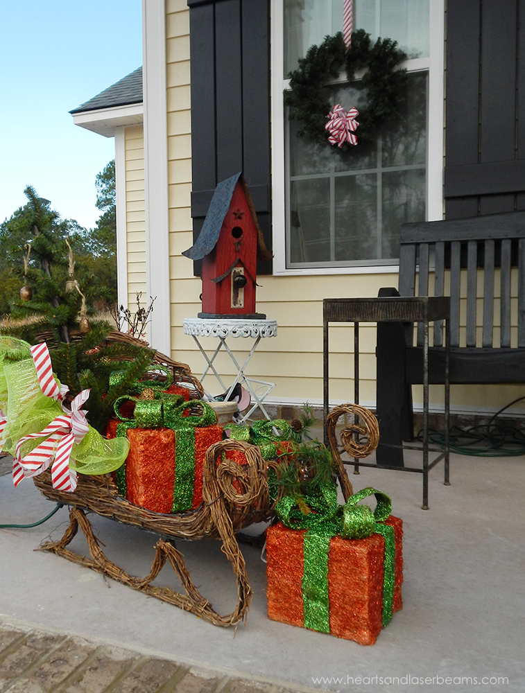 Christmas Decoration Sleigh 33 Creative And Fun Sleigh Decor