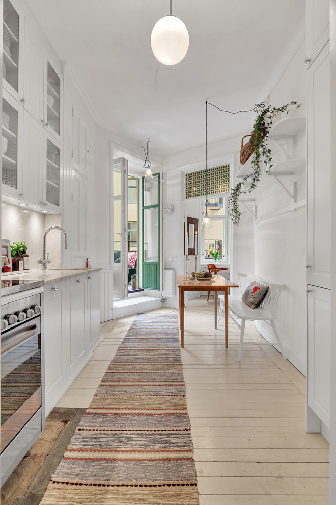 Midsized Scandinavian Kitchen Midsized Scandinavian Kitchen