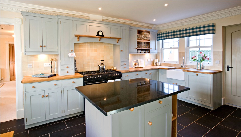 Island-Style-Fitted-kitchen