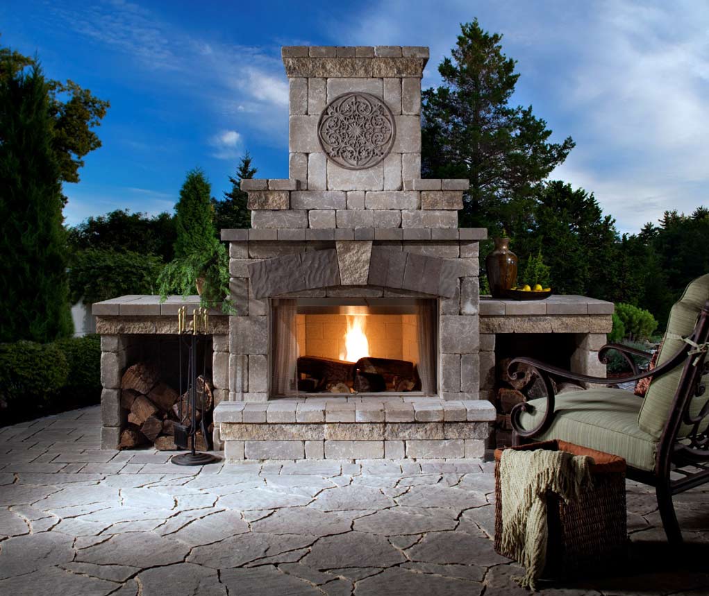 Traditional-Outdoor-Fireplace-Ideas