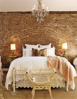 Bedroom-with-rustic-style-Vintage-wall-decor