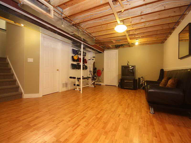 Laminate-Basement-Flooring-Floating-Floor-Design-with-the-entertainment-room