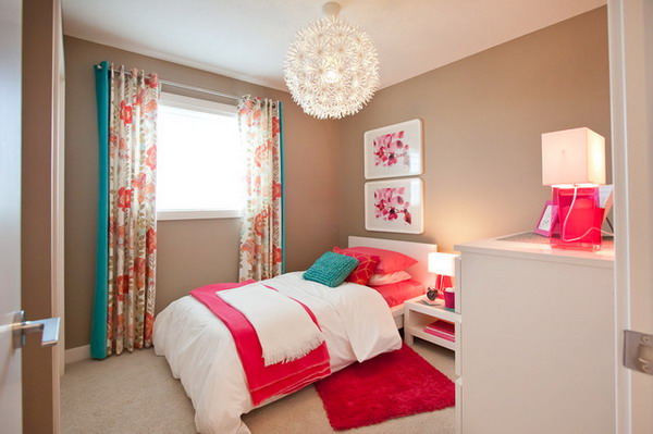 Natural-Bedroom-Color-Scheme-with-Bright-Bedding-Sets