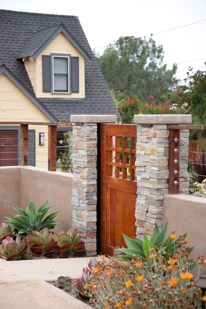 Superb-Wooden-Gates-look-San-Diego-Beach-Style-Landscape-Innovative-Designs-with-cable-fence-cable-railing-Concrete-Pathway-concrete-walkway-cottage-gate-entryway-gated-entrance-gated