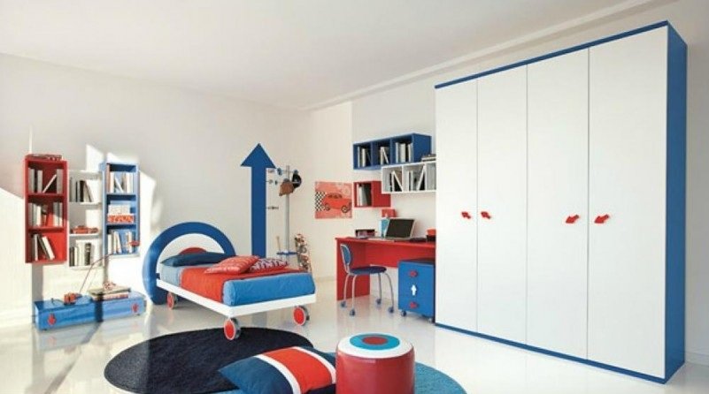 wall-growth-chart-in-boys-bedroom-also-combination-white-and-blue-also-red-desk-and-a-pc-of-computer-801x487