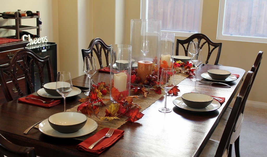 25 Elegant Dining Table Centerpiece Ideas, Decorating Ideas For Dining Room Table Centerpieces