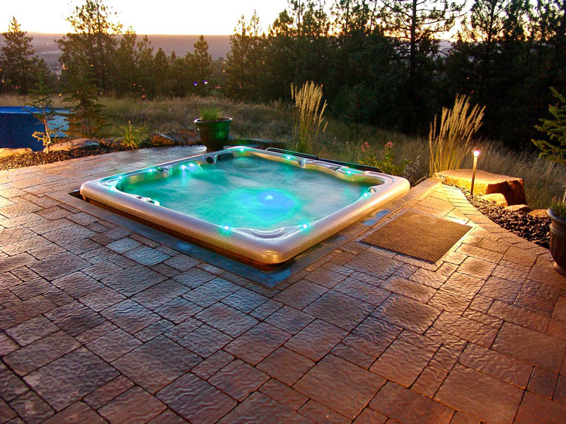 25 Stunning Garden Hot Tub Designs