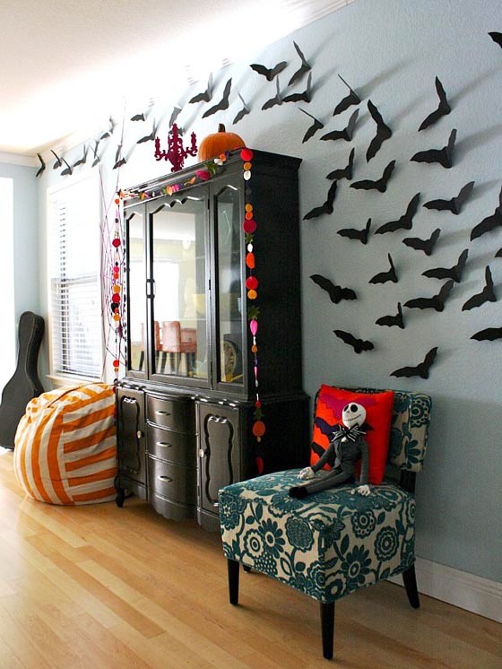 Halloween-Home-Decor-Ideas-with-DIY-Bat-Craft-Mounted-on-The-Wall