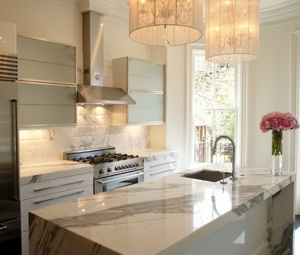 Modern-Kitchen-Design-with-White-Marble-Kitchen-Benchtop-and-Luxurious-Lighting-Fixture