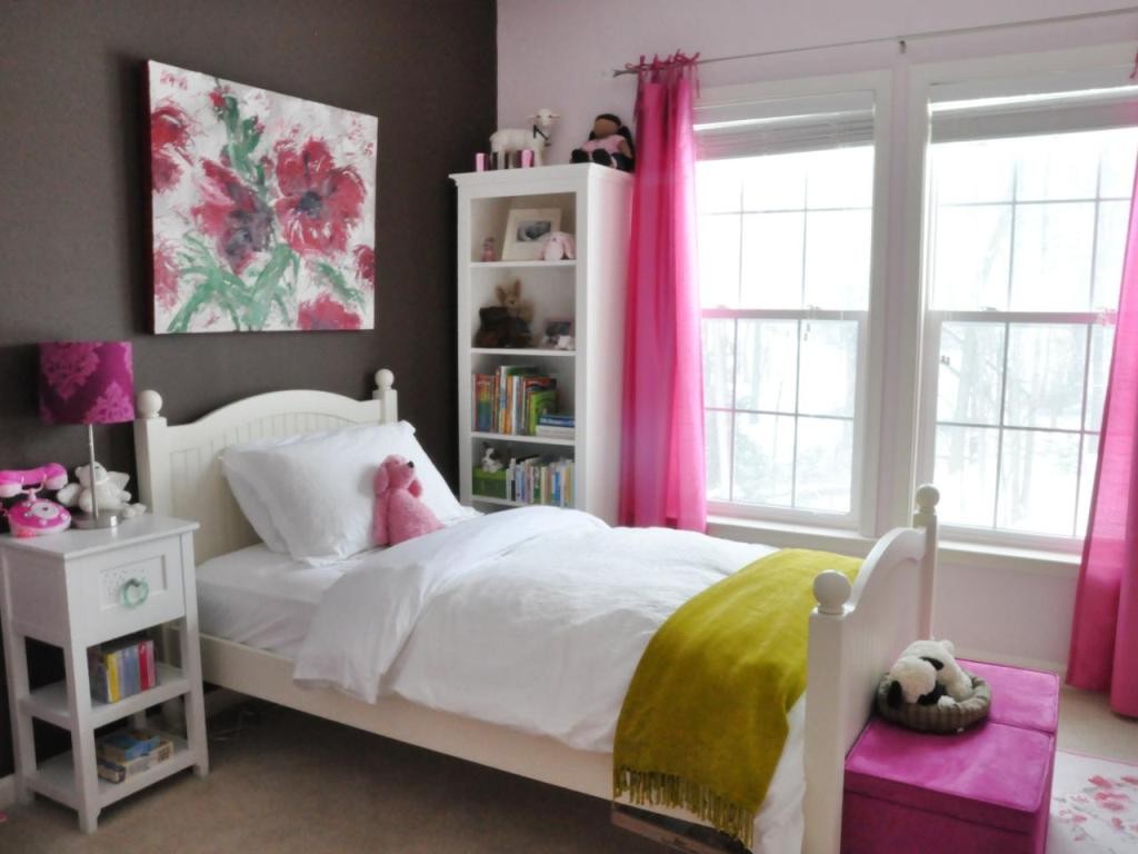 RMS_wenbenoit-chocolate-brown-hot-pink-girls-bedroom