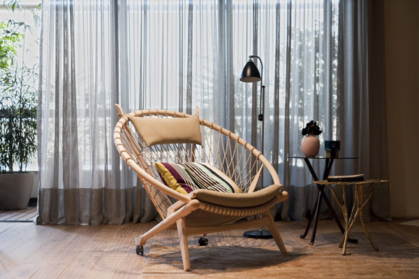 Small-Modern-Apartment-Decorating-Ideas-With-Rattan-Sofa-Chairs-