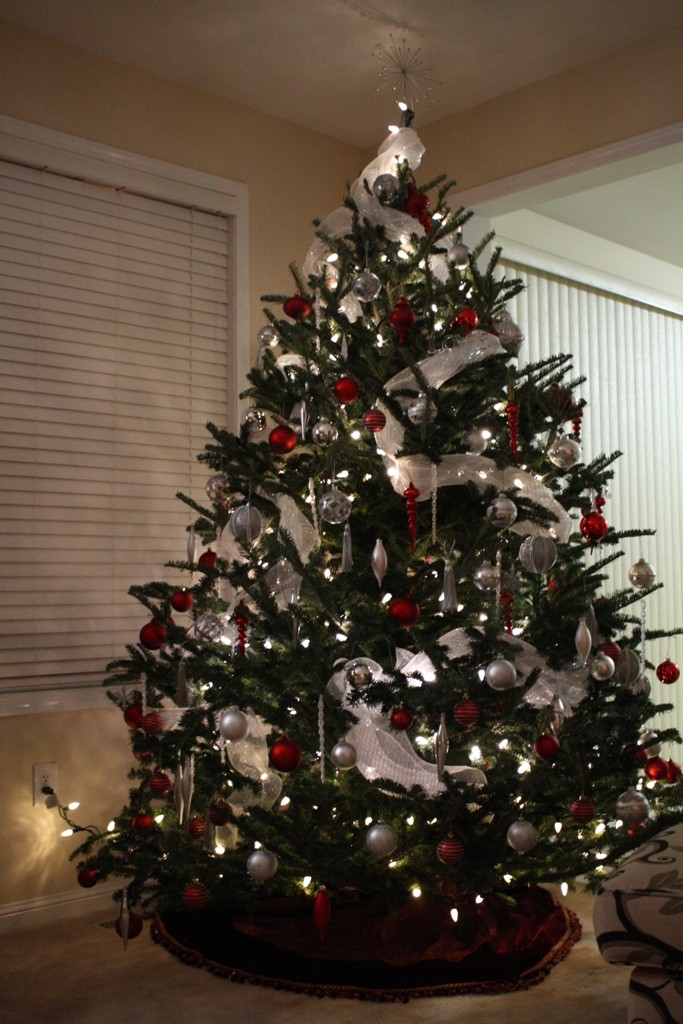 creative-modern-christmas-tree-decorations-