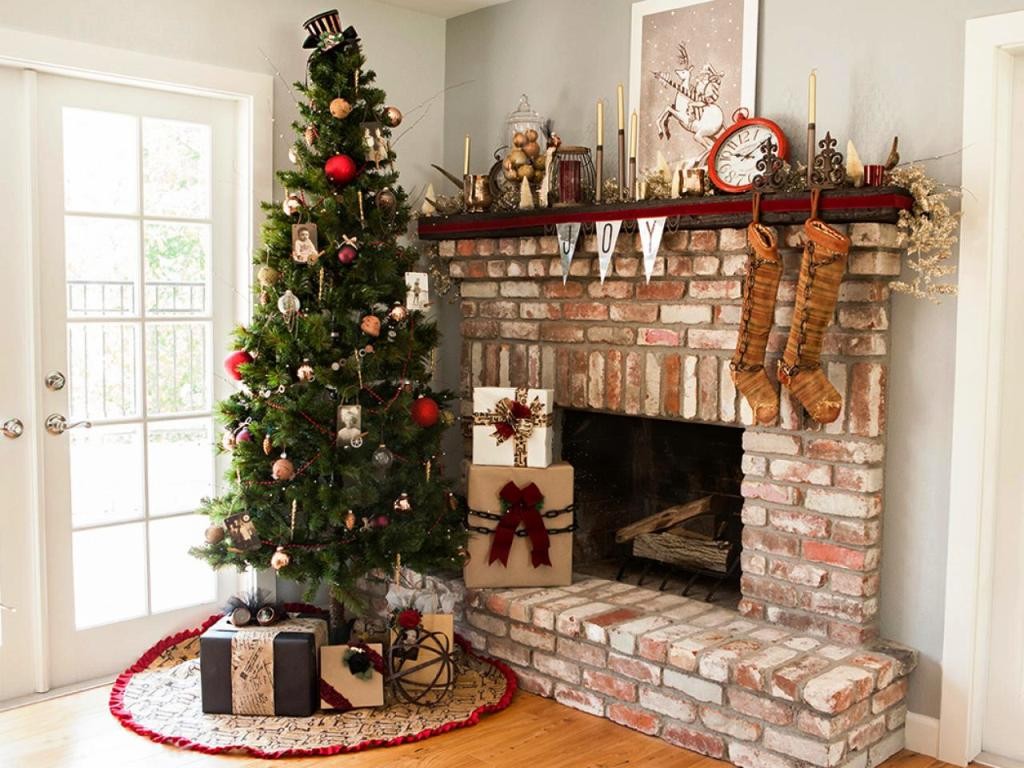 CI-SomethingTurquoise_Christmas-SteamPunk-tree-fireplace