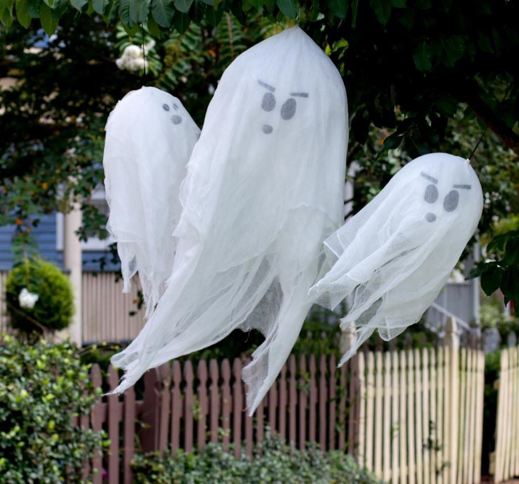 35+ Scary Outside Halloween Ghost Decorations Ideas