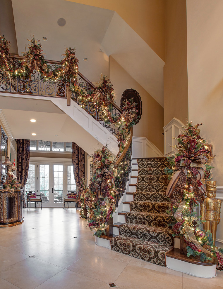 Traditional Staircase Christmas Decoration Ideas
