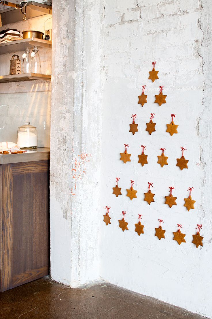 30 Amazing Wall Christmas Decoration ideas