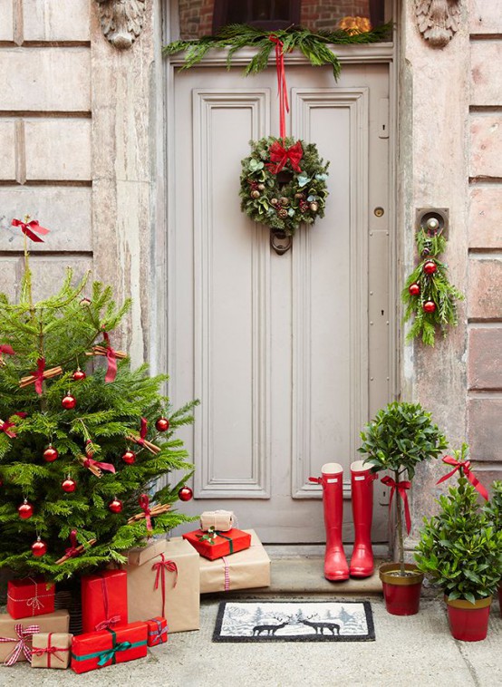 Front Door Christmas Decor Idea