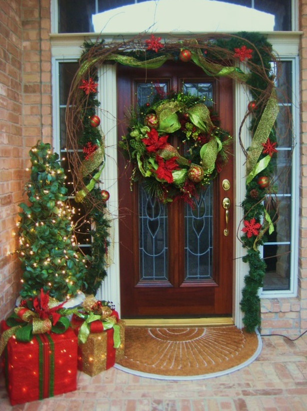 35 Front Door Christmas Decorations Ideas Front Door Christmas Decorating Ideas