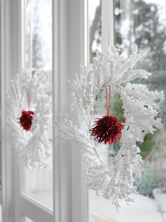 White Christmas Wreaths Decorating Ideas