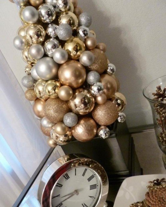 Gold Christmas Decoration Ideas (37)
