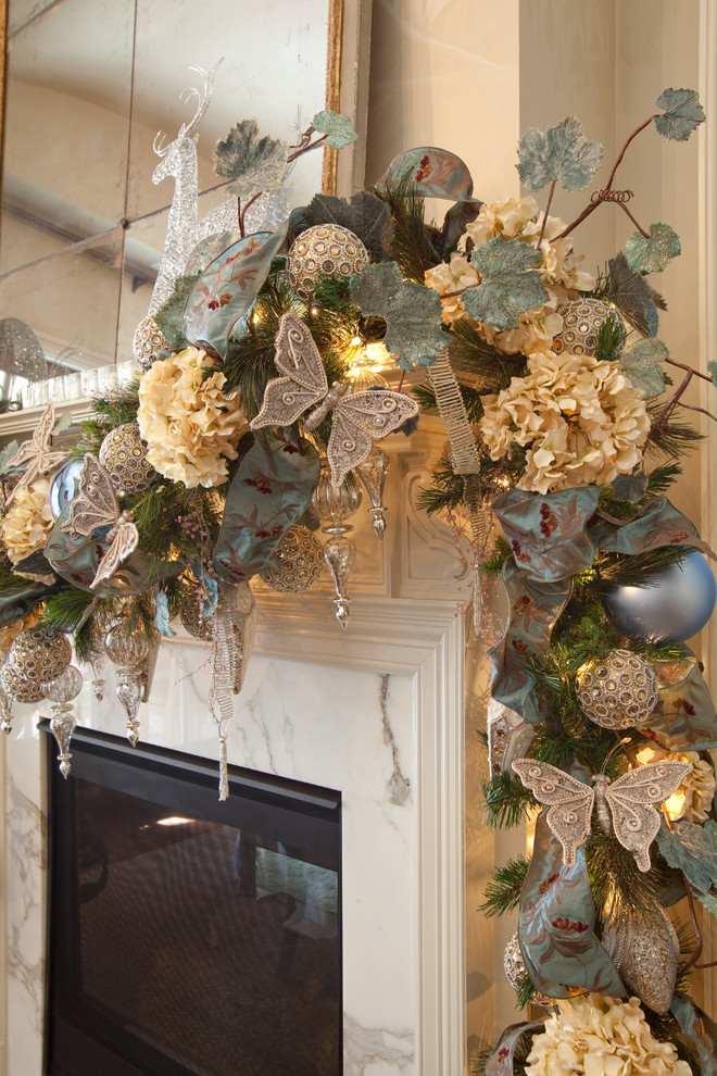 Fireplace Mantel Christmas Decorating Ideas