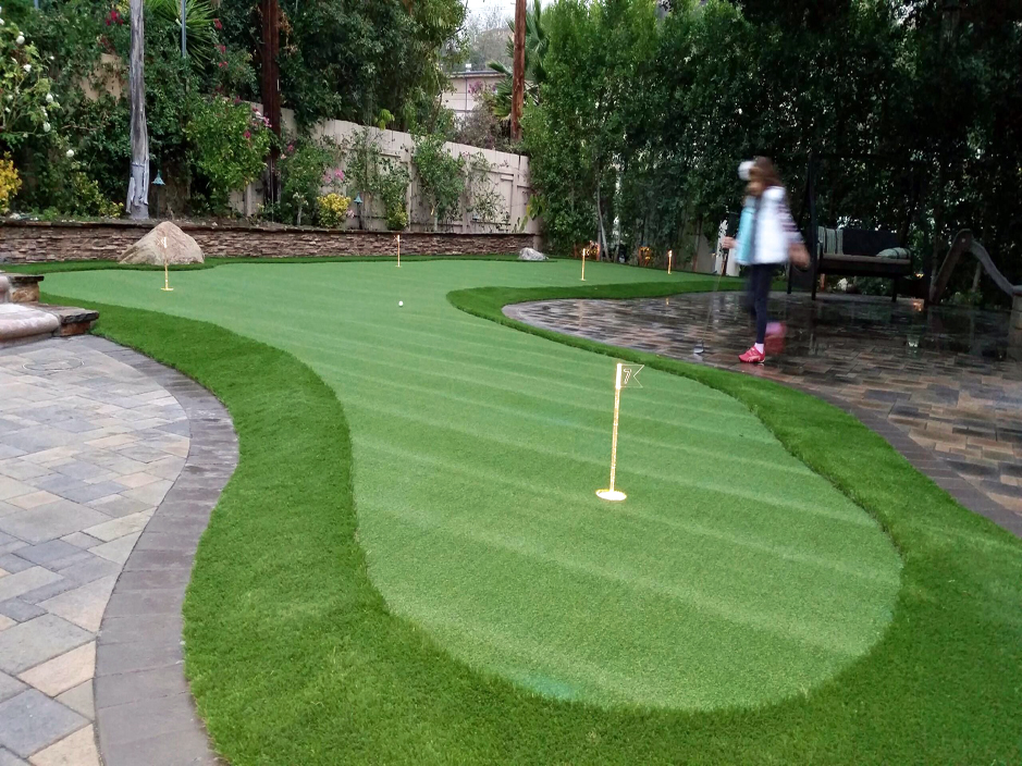 Why Build Your Own Putting Green