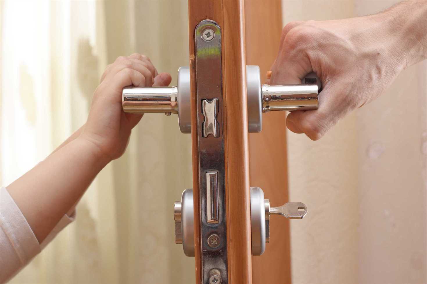 door lock. For the handle to hold an adult and a child
